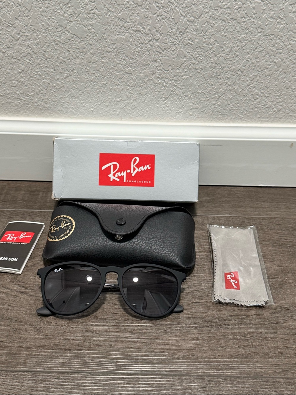 Ray-Ban RB4171 ERIKA Rubber Black Sunglasses 54mm 18mm 145mm - 622/8G